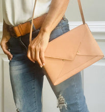 Load image into Gallery viewer, Le Papillon Envelope Crossbody